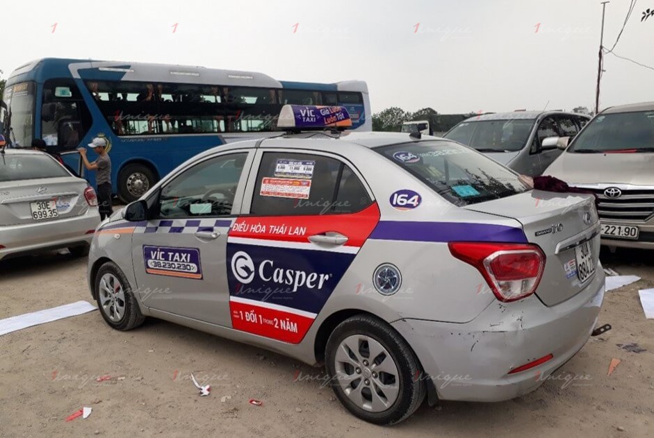 quảng cáo trên xe taxi