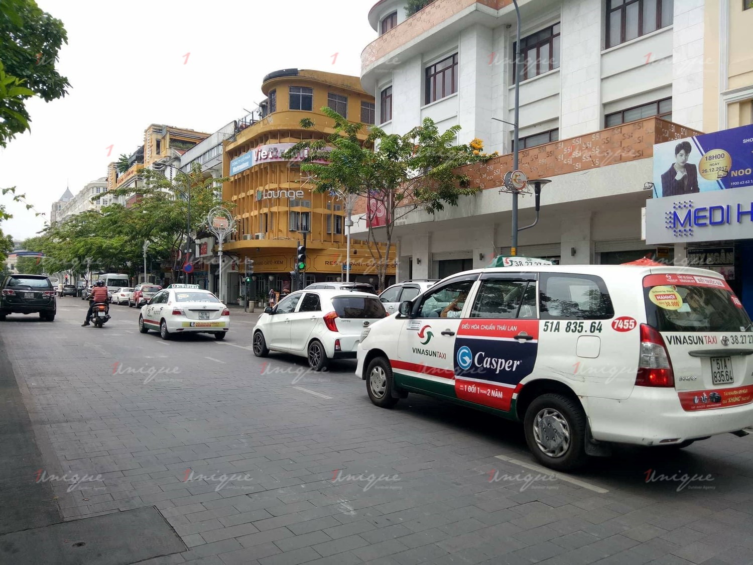 Casper quảng cáo trên taxi