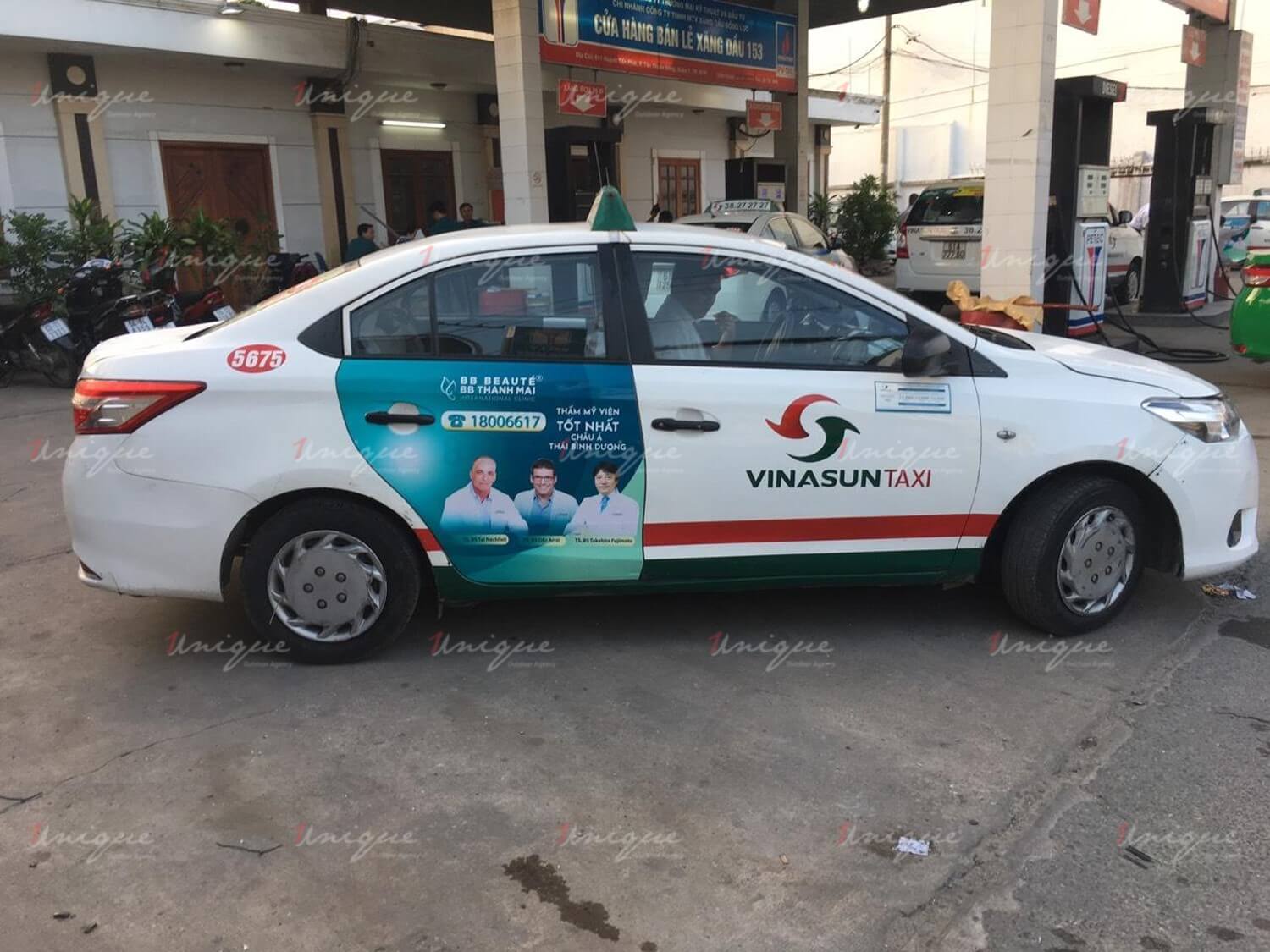 BB thanh mai quảng cáo trên taxi