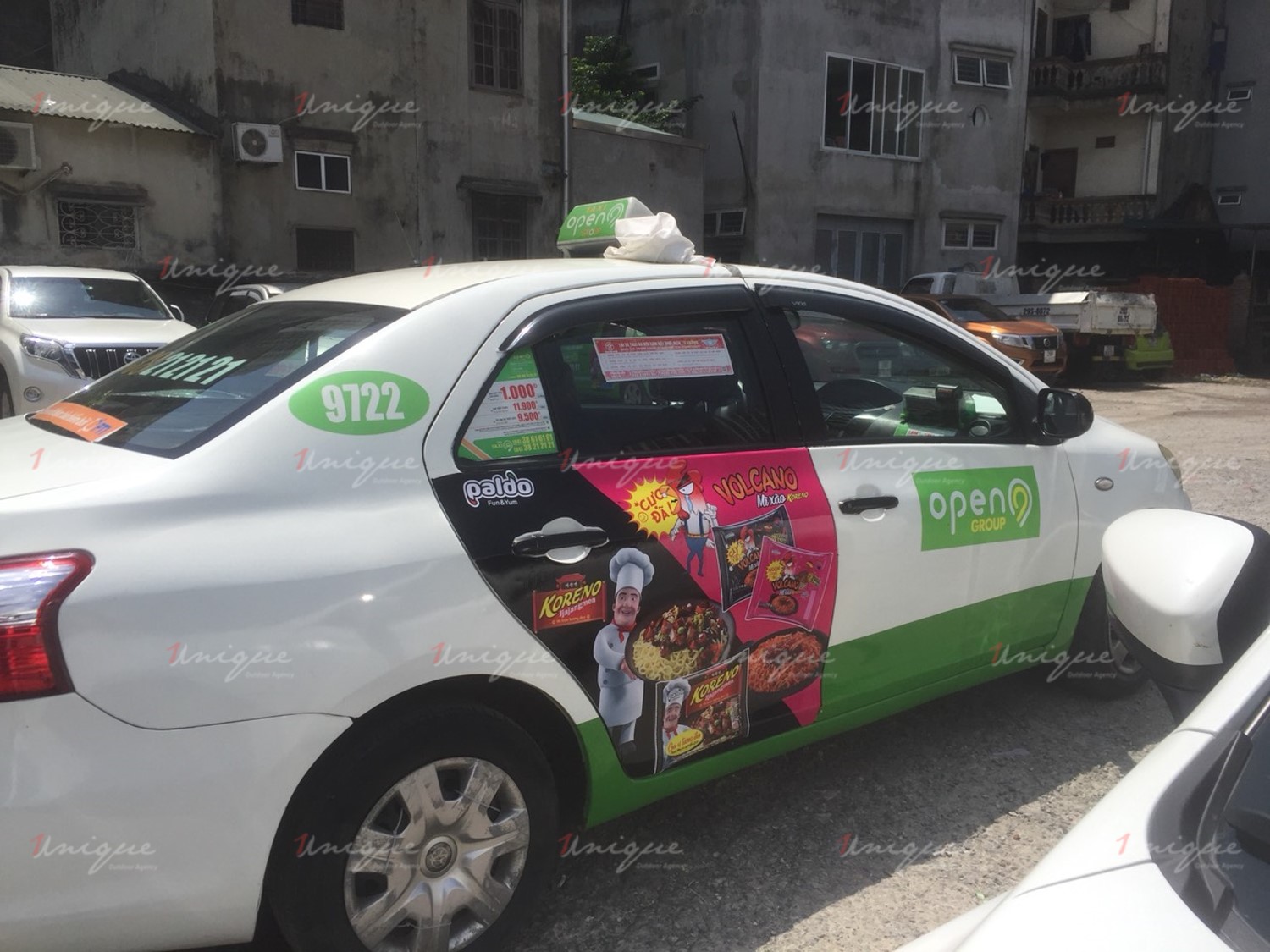 Koreno quảng cáo trên taxi